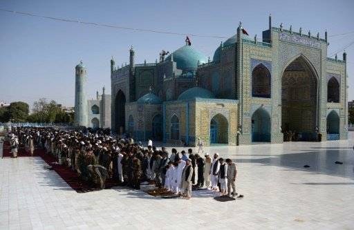 الافغان يحتفلون بعيد الاضحى بالصلاة من اجل السلام