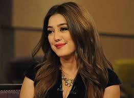 ما الذي حصل للممثلة السورية كندة علوش.. وما علاقة أصالة؟