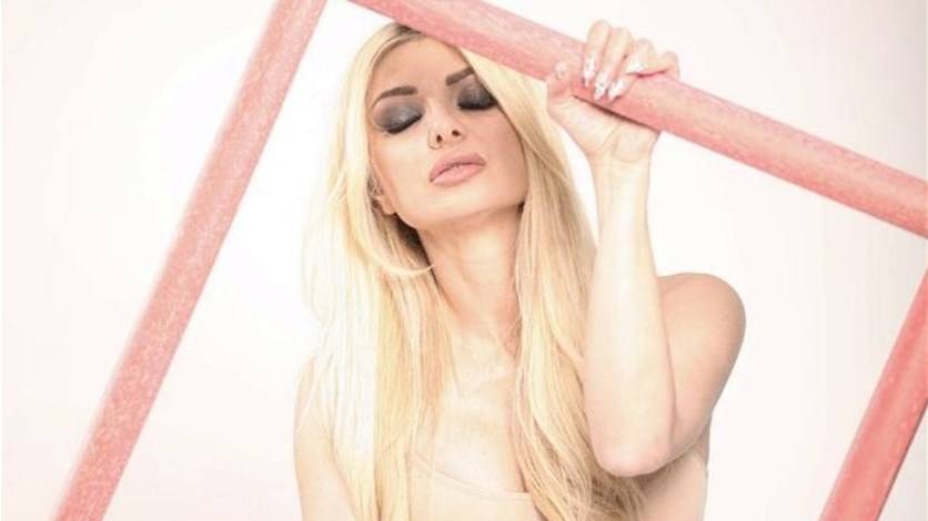 ميريام كلينك تصدم اللبنانيين بصور 