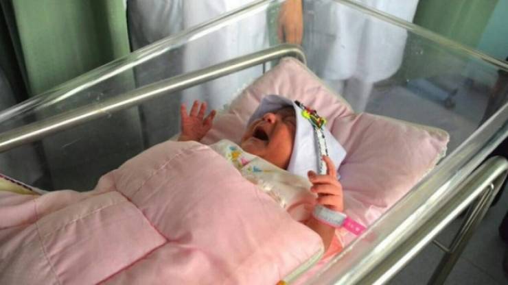 خمنّوا ماذا سميت أول طفلة ولدت خلال الحج!