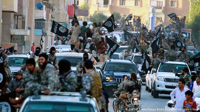 ناجٍ من سجون داعش في الرقة يروي مشاهد من ألوان العذاب المروعة...