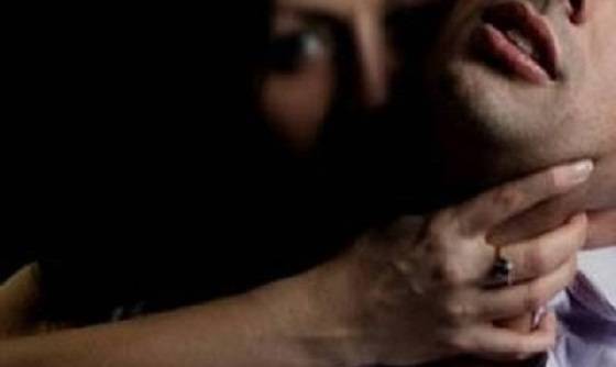 امرأة تطعم الرجل 'فياغرا' لتغتصبه.. تفاصيل صدمت الرأي العام والقضاء