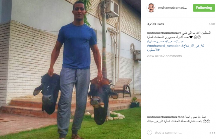 ما قصة هذه الصورة لمحمد رمضان؟