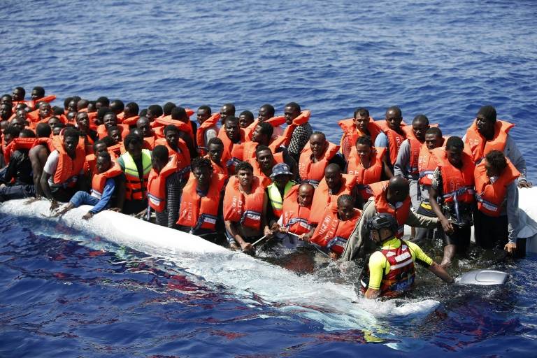 الامم المتحدة تحذر من ان 235 الف مهاجر مستعدون للتوجه من ليبيا الى ايطاليا