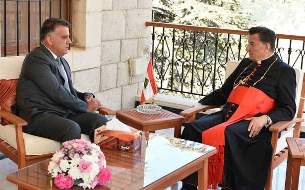 عرض مع  وفد أمني ورؤساء المحاكم شمالاً الأوضاع
الراعي عقد خلوة مع ابراهيم