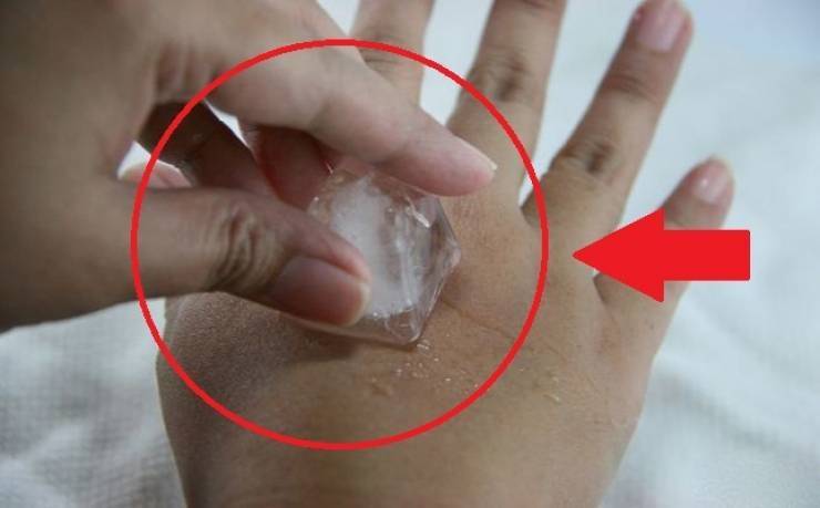 ضعوا الثلج بين الإبهام والسبابة.. ستتفاجأون بالنتيجة!