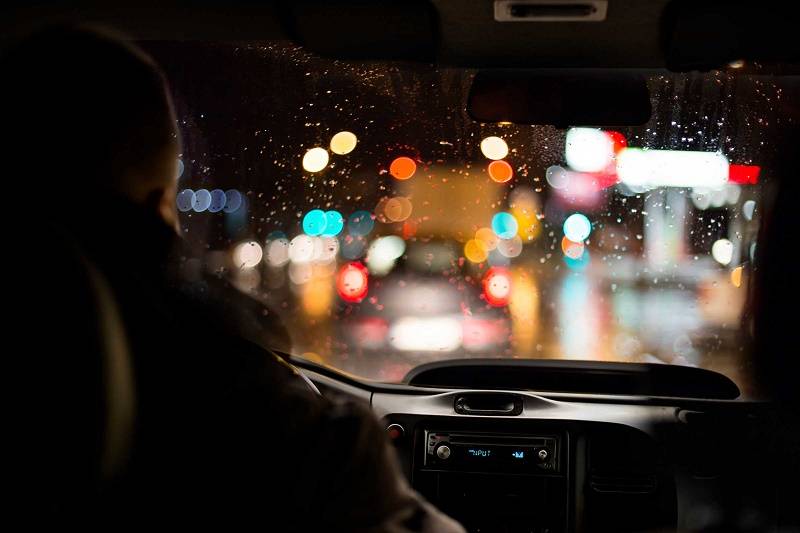 عادات يومية تتسبب في جفاف أعيننا دون أن نعلم