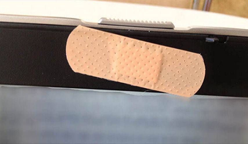 مدير FBI يحذركم: لهذا السبب غطوا كاميرا اللاب توب