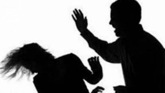 بالفيديو.. ما فعله هذا الرجل بزوجته داخل المطعم لا يصدق!