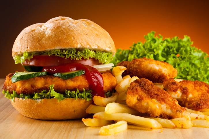ما هي الأطعمة التي تسبب السمنة أكثر من غيرها؟