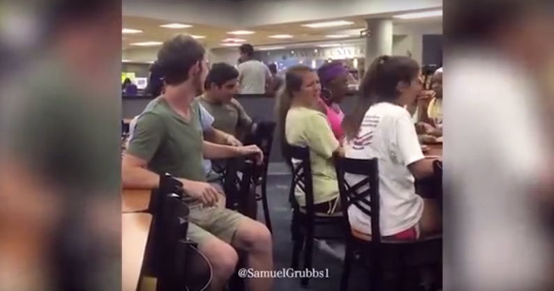 بالفيديو: سحب شعرها المستعار ولقي حتفه!!