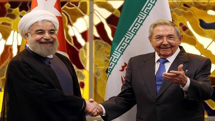 روحاني يلتقي الشقيقين كاسترو في كوبا