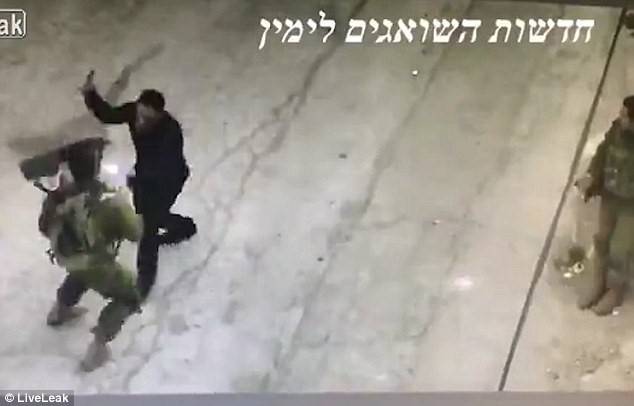 فيديو.. لحظة إعدام شاب فلسطيني برصاص الجيش الإسرائيلي