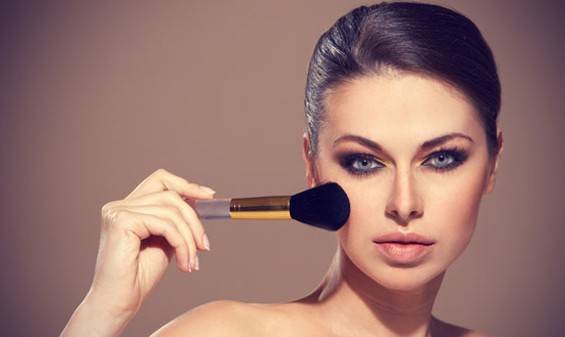 6 خطوات بسيطة لمكياجٍ مبهرٍ للسَّهرات