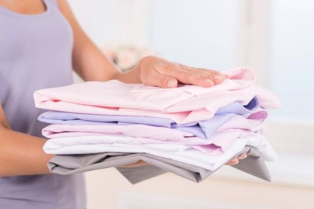 حيل غريبة لكيّ الملابس من دون استخدام المكواة وخلال دقائق... جرّبيها