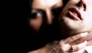 انتقام امراة...شوهت وجه زوجها بـ ماء النار أثناء نومه..اليكم السبب