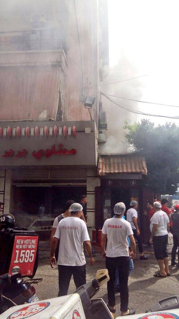 إندلاع حريق كبير في بناية مطعم بربر شارع الحمرا وسحب الدخان تتصاعد بشكل كثيف (جرس سكوب)