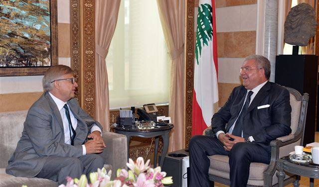 المشنوق التقى زاسبيكين: لبنان دخل مرحلة الخطر