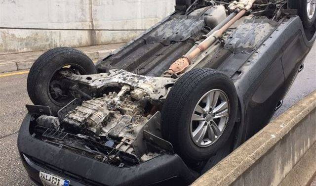 جريحة بانقلاب سيارتها على طريق درعون