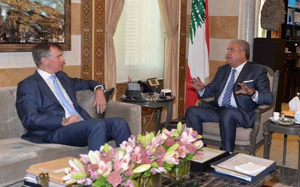 المشنوق عرض وشورتر انتخابات الرئاسة
ومُساعدة بريطانيا لتطوير قوى الأمن الداخلي