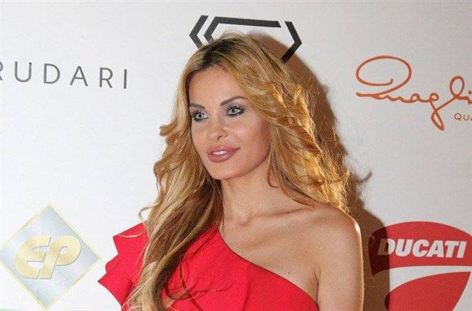 دومينيك حوراني تتعرض لاهانات وشتائم بسبب هذه الصورة 