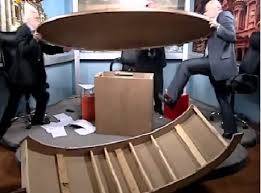 بالفيديو عراك مباشرة على الهواء بين سياسيين !