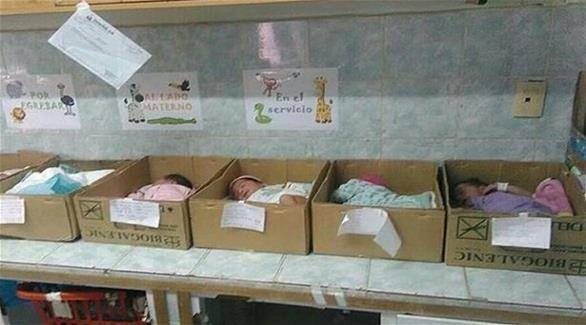 مستشفى يحتفظ بالأطفال حديثي الولادة في صناديق كرتونية!!