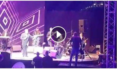 بالفيديو - مرة جديدة ملحم بركات يطرد المصور مباشرة عن المسرح
