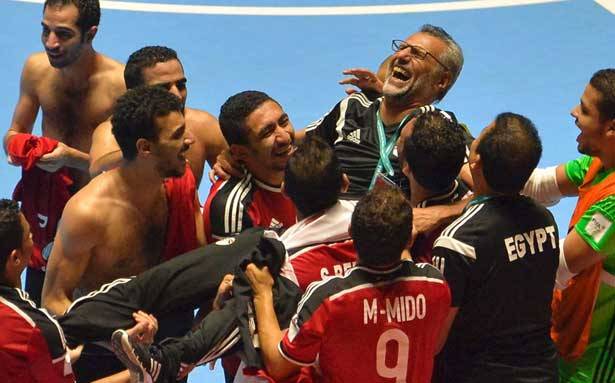 المفاجآت تتواصل في مونديال كرة الصالات
بعد الانجاز التاريخي لايران أمام البرازيل
مصر تطيح بايطاليا (4-3) بعد التمديد