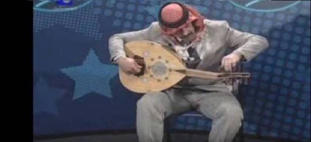 هل تذكرون الرجل صاحب العود في برنامج "سوبر ستار"؟ شاهدوا هذا الفيديو الطريف