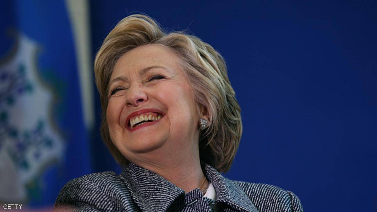 ترامب يستبق المناظرة بفلتر "كلينتون المحتالة" على سناب شات