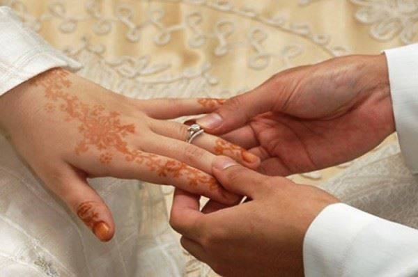 طلب مليون صلاة على النبي مهراً لابنته... والسبب؟!