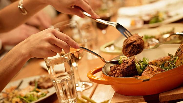 مطعم يتيح تناول العشاء مجاناً.. بشرط واحد!