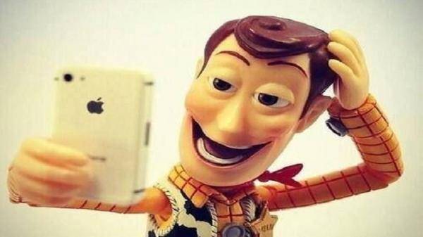 سيلفي يوميا تزيد من السعادة