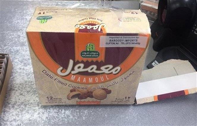 أحرف عربية على علبة 