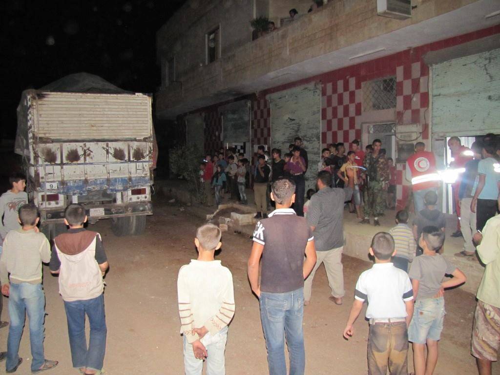 صور وصول قافلات المساعدات الى بلدة الفوعة المحاصرة في ريف ادلب