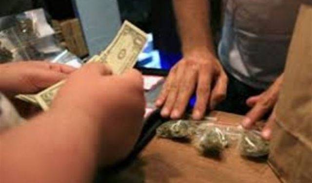 باع المخدرات علناً في البوشرية.. واليكم ما حصل!