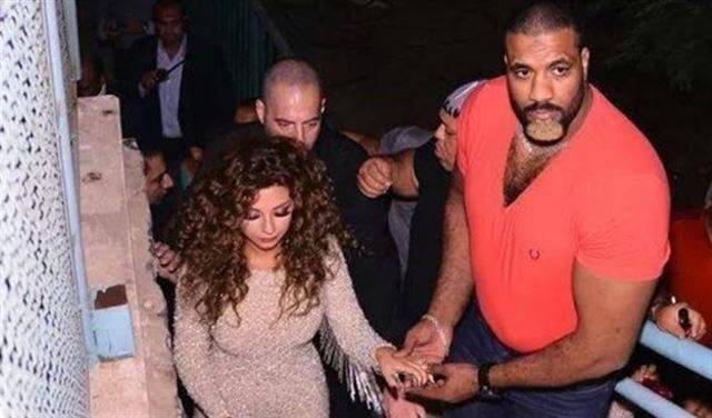 بالصور.. من يكون 