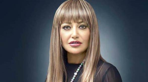 ليلى علوى تعود للقاهرة بعد إجراء جراحة في فرنسا
