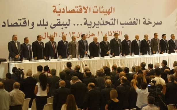 الهيئات الاقتصادية تعتمد التصعيد المتدحرج وصولاً الى العصيان المدني:
نتوقف 15 دقيقة عن العمل وسط اضرابات واعتصامات عمالية