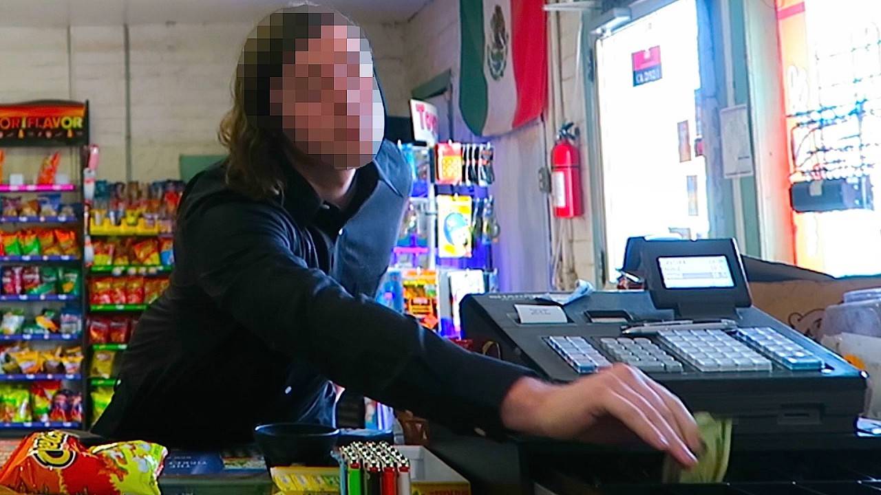 بالفيديو: حاول سرقتها.. فحدث ما لا يتوقعه عقل بشري!