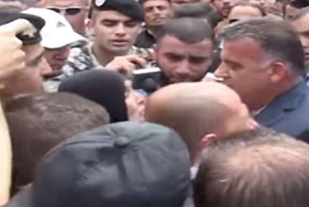 بالفيديو.. ماذا قالت والدة أحد المطلوبين للواء إبراهيم؟