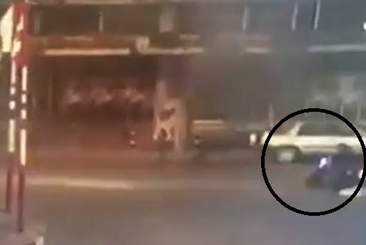 بالفيديو.. مسلّح يُطلق النار على بلدية طرابلس