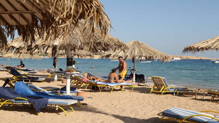 وزير النقل الروسي يدغدغ آمال المصريين بعودة السياحة الروسية