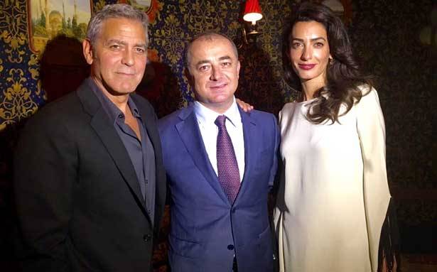 بو صعب لبّى دعوة جورج وأمل كلوني
وكلينتون اشاد بجهوده التربويّة