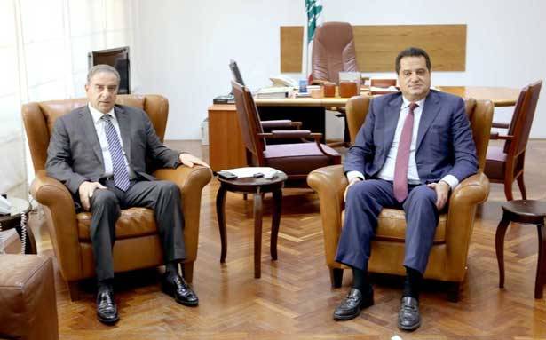 فرعون عرض مع رئيس
جمعيّة المعارض تنشيط القطاع