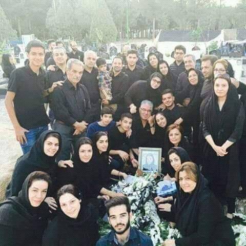 بالصور: سيلفي مع جثة متوفية من المقابر تشعل مواقع التواصل!