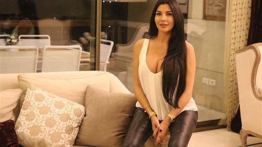 شاهدوا لاميتا فرنجية بالبكيني المثير.. هكذا استعادت رشاقتها بعد الولادة!