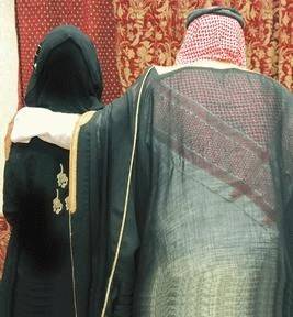 فيديو يثير الجدل.. كهل يتزوج من قاصر