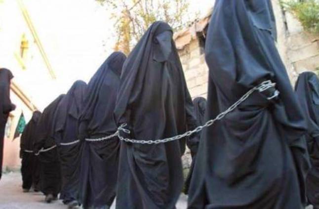 بالصورة: فنانة سورية تقع سبية في قبضة تنظيم داعش
